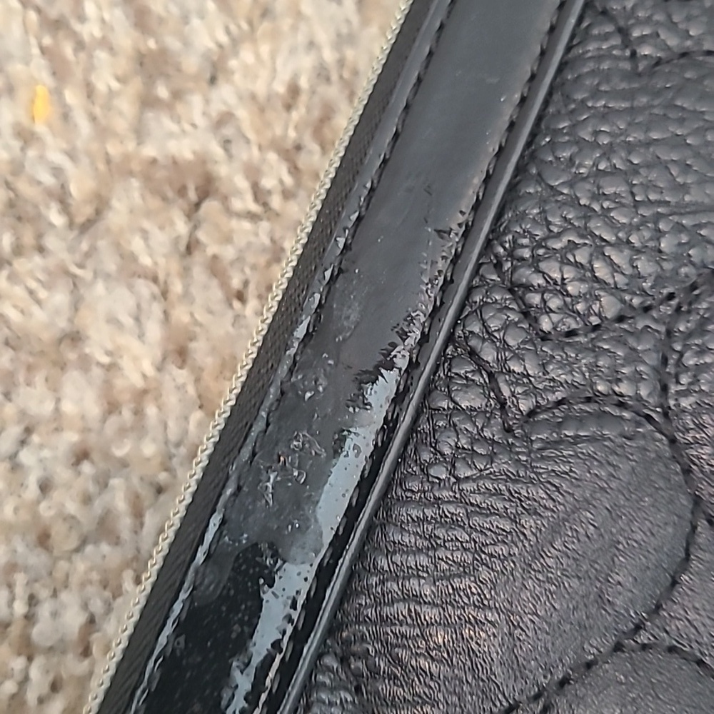 Betsey Johnson Black Heart-Quilted Case - Picture 7 of 9